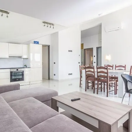 Funtana Appartements An Der 1 Reihe Vom Meer Exterior photo