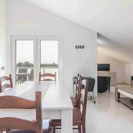 Funtana Appartements An Der 1 Reihe Vom Meer Exterior photo