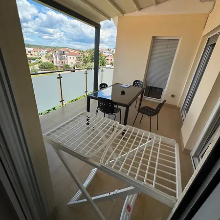 Funtana Appartements An Der 1 Reihe Vom Meer Exterior photo
