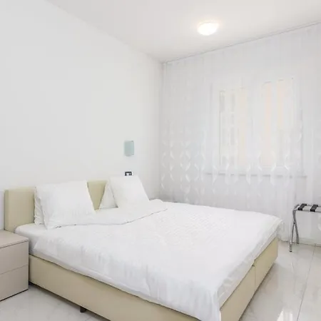 Funtana Appartements An Der 1 Reihe Vom Meer Exterior photo