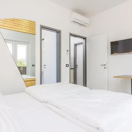 Funtana Appartements An Der 1 Reihe Vom Meer Exterior photo
