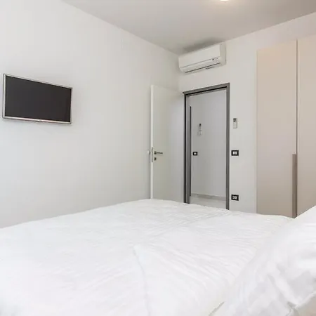 Funtana Appartements An Der 1 Reihe Vom Meer Exterior photo