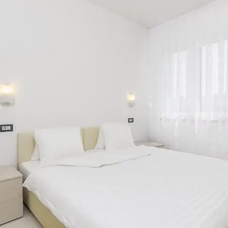 Funtana Appartements An Der 1 Reihe Vom Meer Exterior photo