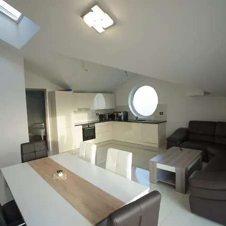 Funtana Appartements An Der 1 Reihe Vom Meer Exterior photo