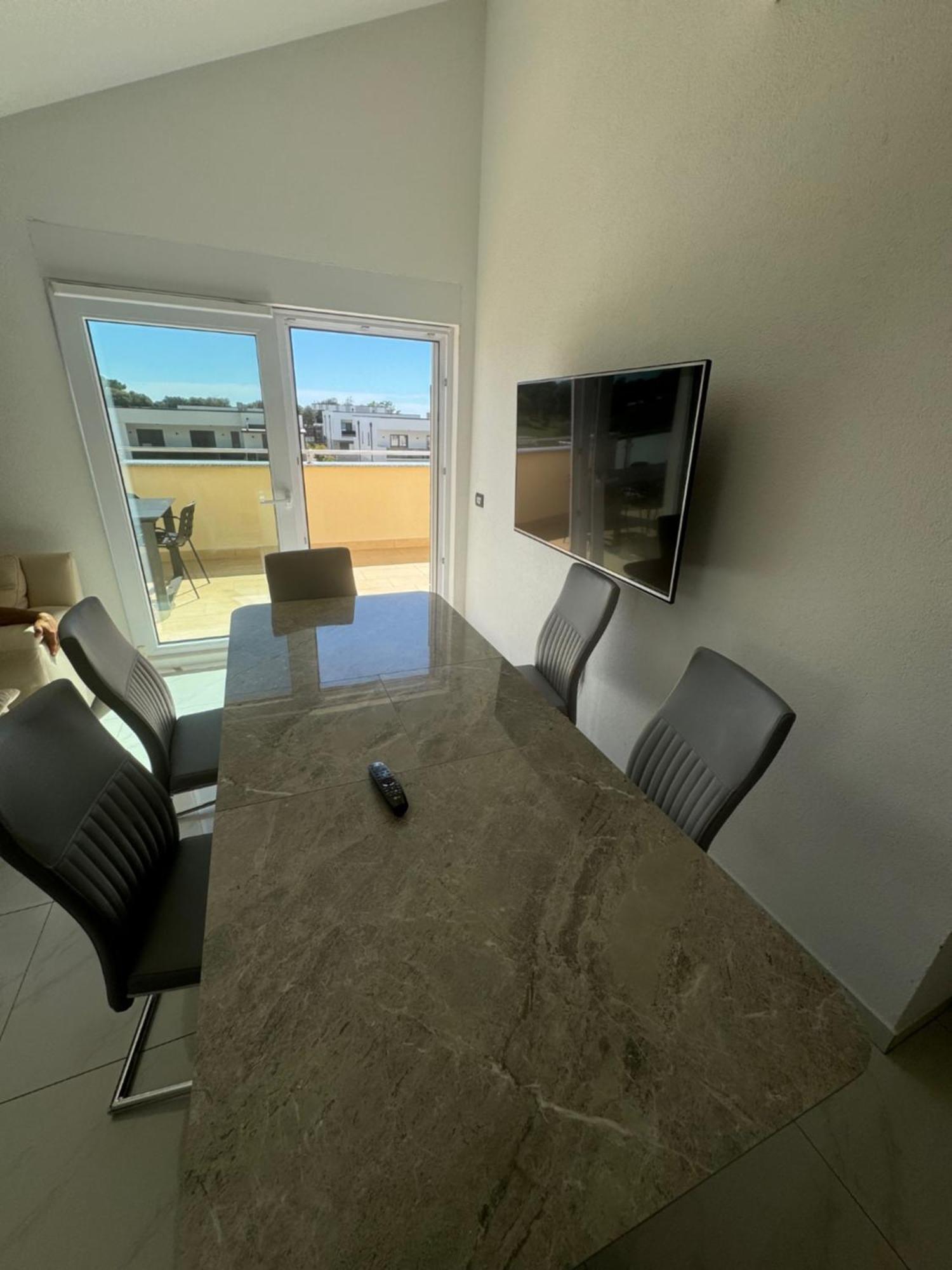 Appartement An Der 1 Reihe Vom *